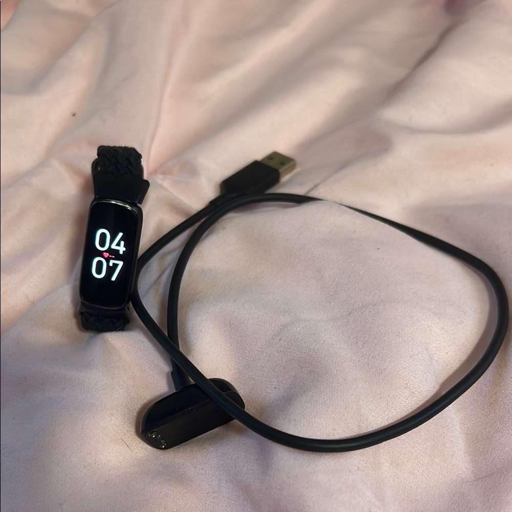 FITBIT LUXE with charger